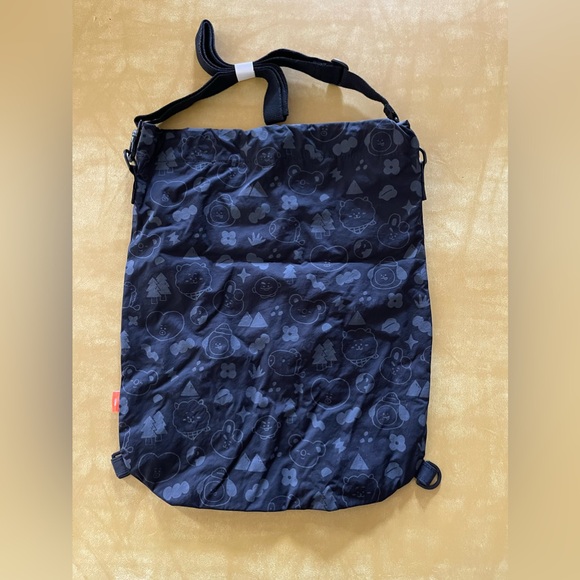 BT21 Linefriends Green Planet Pattern Shoulder Bag - Picture 3 of 6